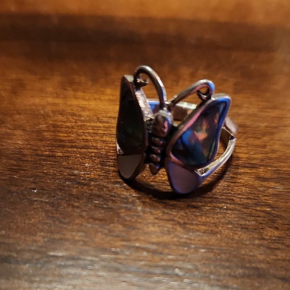 Elegant Sterling Silver Abalone/Mother of Pearl Butterfly Ring - Picture 4 of 9